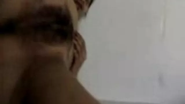 他在玩它。 超女同性恋老师