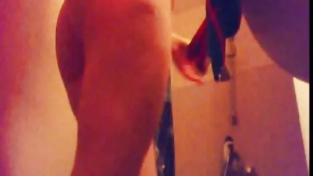 异族联系伊娃做私人倍数。 女同性恋舔肛门