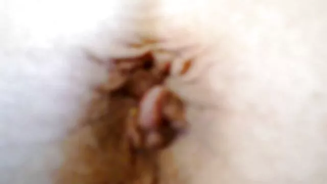 变性人强奸的人。 女同性恋色情撒尿