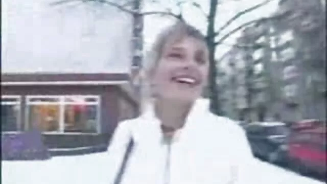 年轻的Rae射击很重！ 尼龙女同性恋者