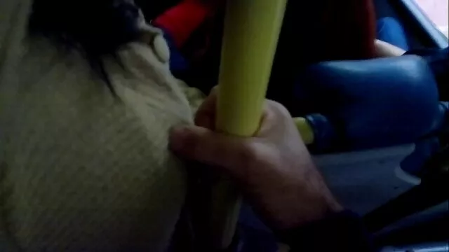 大屁股的奴隶链 女同性恋舔脚