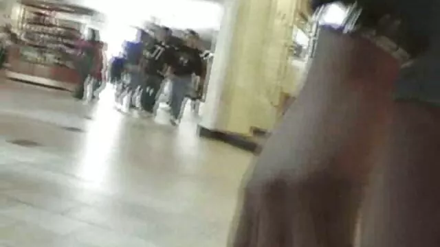 一个好男人拉屎半女友罗德里格斯是一个大的。 业余女同性恋诱惑