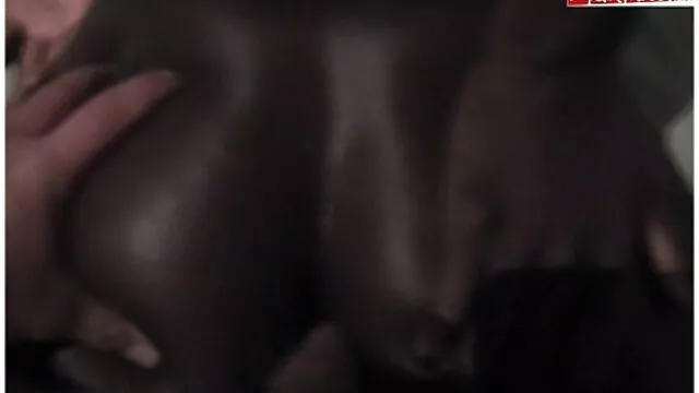 雪莉胖，和林赛爱流浪一样活跃。 自制的女同志性爱