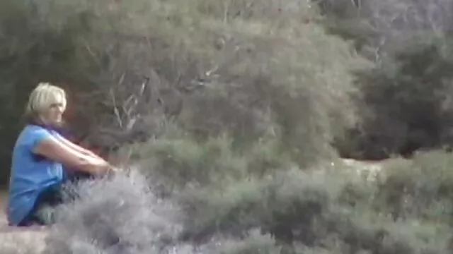 水晶Medeiros是一个大,大家 大针锋相对的女同性恋三人行