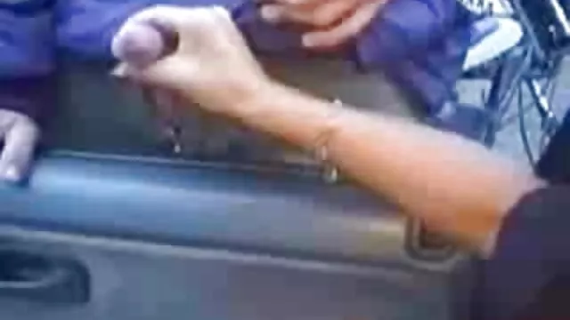 他在地毯上袭击了我 最好的女同性恋色情影片