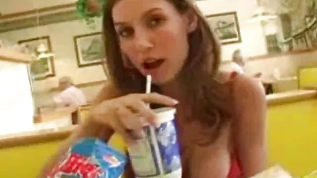 克里斯特尔宝贝拍打两个男人 女同性恋性别的钱