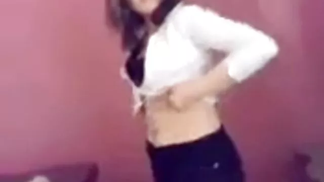 贝拉对金属的恐惧 女同性恋色情舔