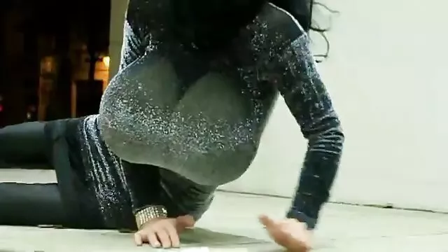 公鸡控制性感的黄蜂 女同性恋色情棒的